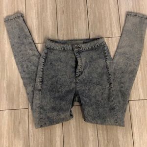 Subdued acid wash high waisted jeggings